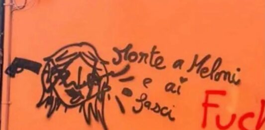 Scritte contro Meloni a Bologna, perquisizioni per uno dei presunti autori