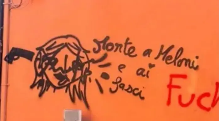 Scritte contro Meloni a Bologna, perquisizioni per uno dei presunti autori