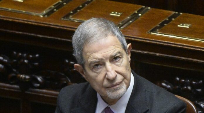 Musumeci “Fuori posto non è l’Etna, ma l’aeroporto di Catania”
