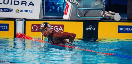 Immensa Sara Curtis, record del mondo nei 50 dorso in semifinale agli Europei