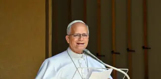 Papa “Dignità dei minori migranti calpestata, tutelarne diritti fondamentali”