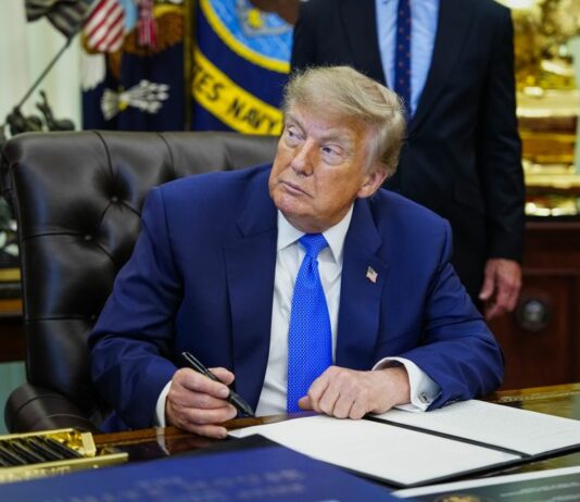 Trump “Israeliani non colpiscano Gaza, Hamas ha accettato di deporre le armi”