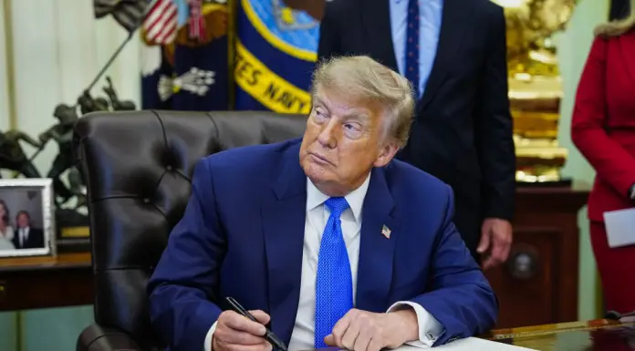 Trump “Israeliani non colpiscano Gaza, Hamas ha accettato di deporre le armi”