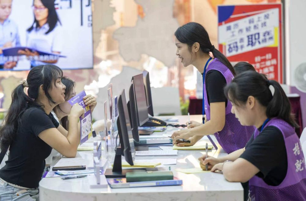 Cina, mercato del lavoro stabile nei primi 7 mesi del 2026