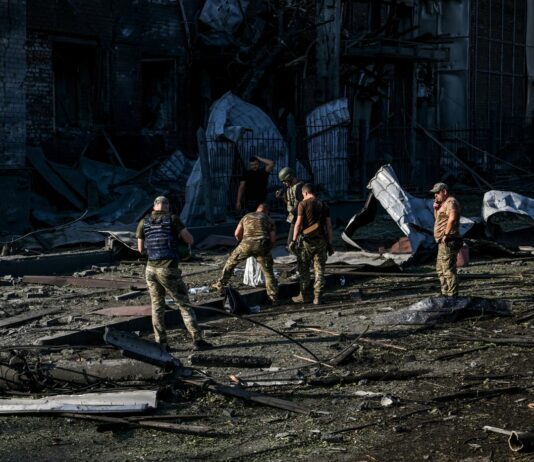 Notte di attacchi incrociati tra Mosca e Ucraina, morti e feriti A Zaporizhzhia