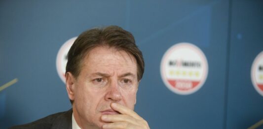 Conte “Costo del carburante fuori controllo, tardivo l’intervento del Governo”