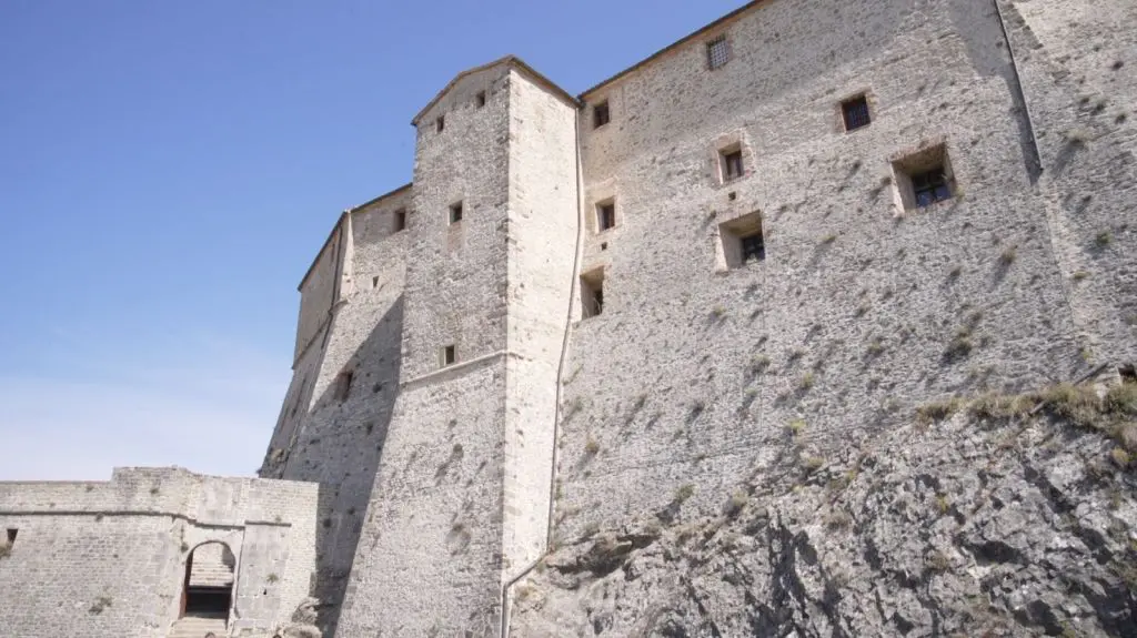 La fibra di Open Fiber abilita l’albergo diffuso nel borgo riminese di San Leo La fibra di Open Fiber abilita l’albergo diffuso nel borgo riminese di San Leo
