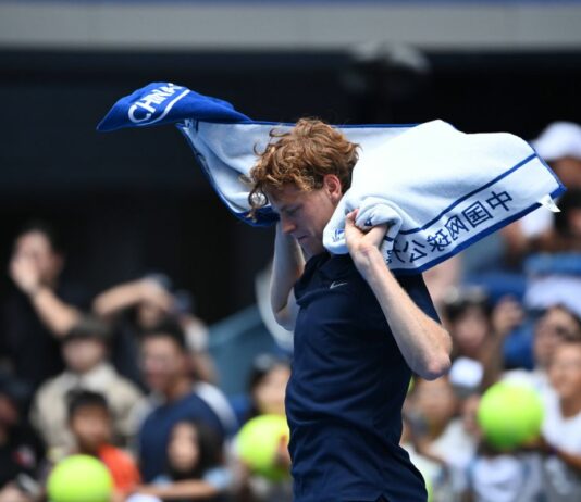Jannik Sinner rinuncia agli Us Open: “Ho bisogno di più tempo per riprendermi dal problema al ginocchio”