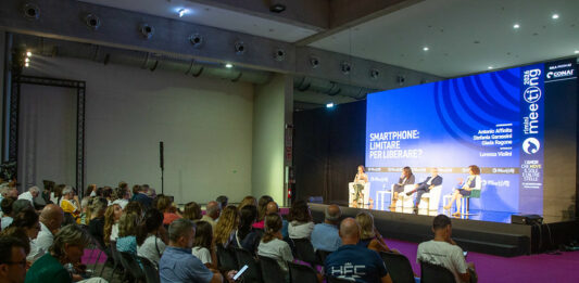 L’uso degli smartphone tra limiti e libertà, dibattito al Meeting di Rimini