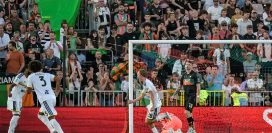 Buona la prima per il Lecce, battuto 2-0 il Venezia