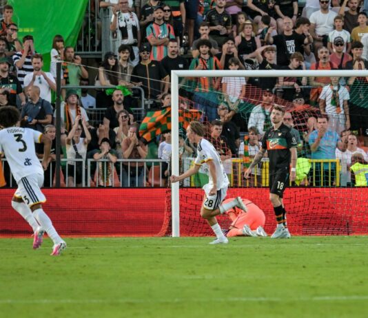 Buona la prima per il Lecce, battuto 2-0 il Venezia