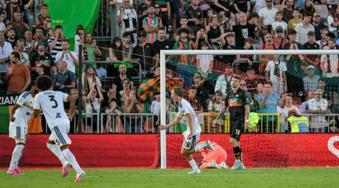 Buona la prima per il Lecce, battuto 2-0 il Venezia