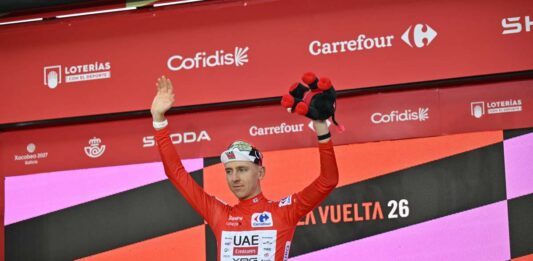 Pogacar vince in solitaria alla Vuelta e blinda la maglia rossa