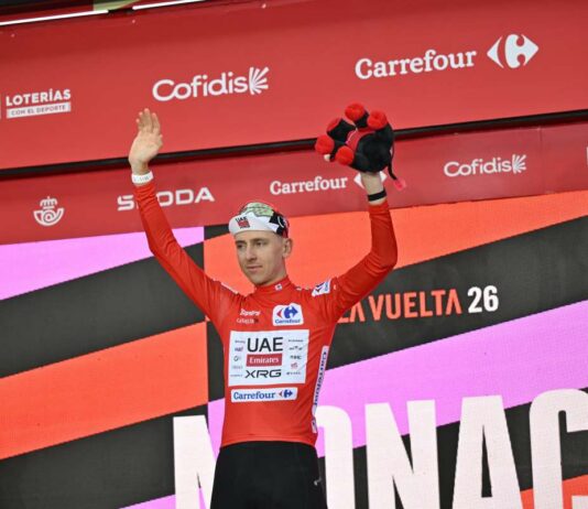 Pogacar vince in solitaria alla Vuelta e blinda la maglia rossa