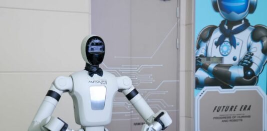La Cina studia “100 standard” da applicare alla produzione di robot umanoidi