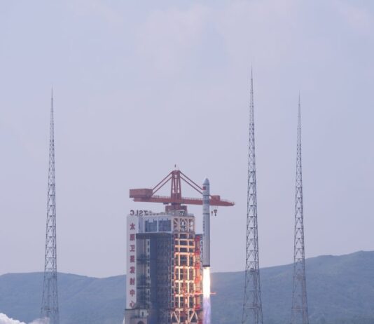 Cina, lanciati sette satelliti con un razzo Long March-6C