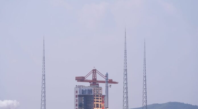 Cina, lanciati sette satelliti con un razzo Long March-6C