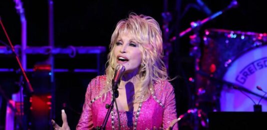 Lutto nella musica, morta a 80 anni la cantante country Dolly Parton