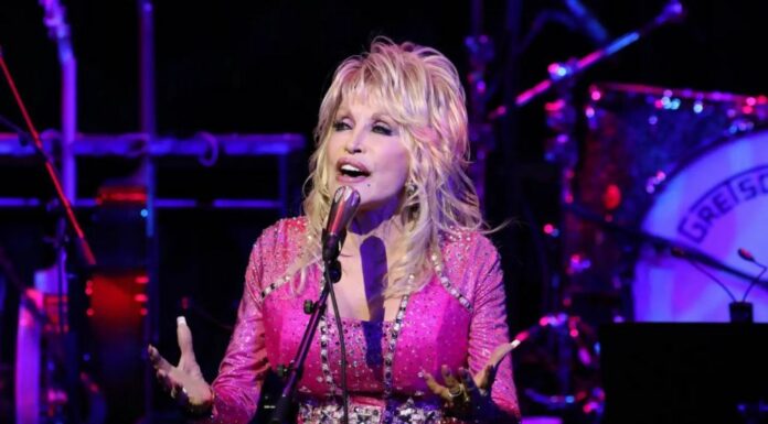 Lutto nella musica, morta a 80 anni la cantante country Dolly Parton