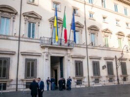 Governo proroga sconto accise e approva decreto per continuità impianti ex Ilva