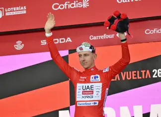 Colpo di scena alla Vuelta, Pogacar cade e si ritira. Coquard vince l’ottava tappa, Mas nuova maglia rossa