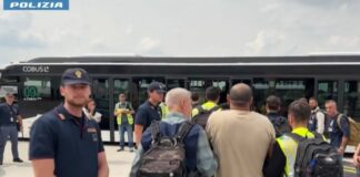Immigrazione, rimpatriati al Cairo con volo charter 23 egiziani espulsi