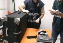 Trasportavano 17 chili di shaboo nascosti nelle valigie, due arresti a Fiumicino