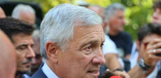 Tajani “Tasse extraprofitti è una storia di fallimenti, a rischio investimenti”