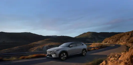 Mazda CX-6e, tecnologia e design per il nuovo SUV elettrico