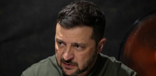 Zelensky “Bloccare componenti di produzione estera per missili russi”