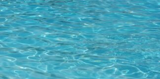 Bimba di 2 anni annega in piscina e muore a Palermo