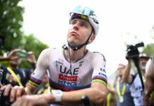 Pogacar cade e si ritira dalla Vuelta, sprint di Coquard e Mas in maglia rossa