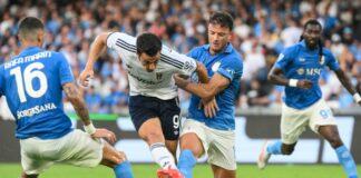 Baturina e Douvikas piegano il Napoli al Maradona, vince il Como 2-1