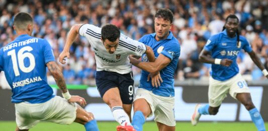 Baturina e Douvikas piegano il Napoli al Maradona, vince il Como 2-1
