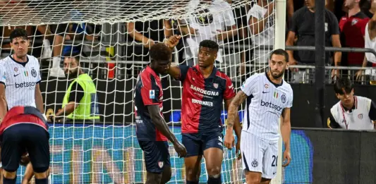 Calhanoglu lancia l’Inter a Cagliari, nerazzurri a punteggio pieno
