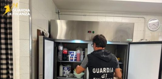Controlli a tutela dei consumatori nella Locride, sequestrati circa 91 kg di prodotti ittici non tracciati in un ristorante