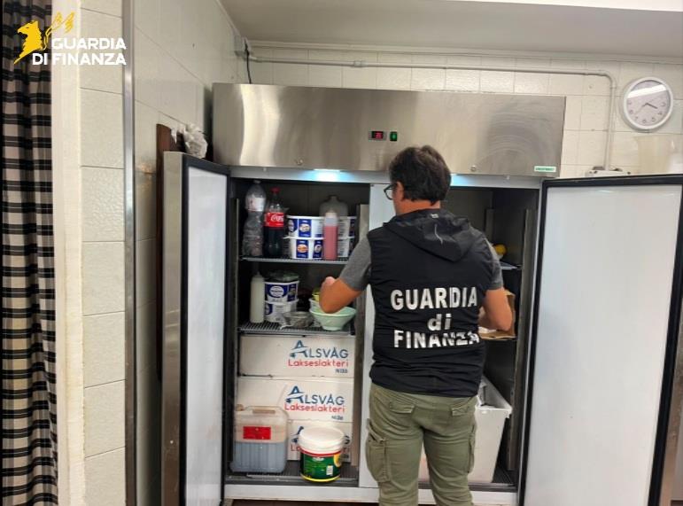 Controlli a tutela dei consumatori nella Locride, sequestrati circa 91 kg di prodotti ittici non tracciati in un ristorante