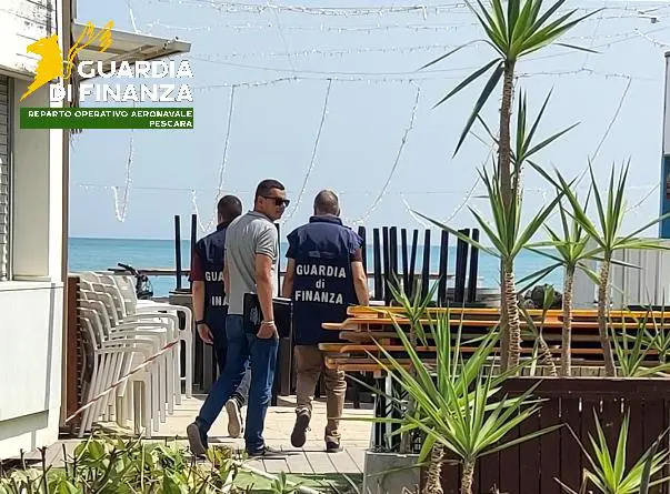 Scoperti 5 lavoratori in nero in uno stabilimento balneare del Pescarese, sanzioni fino a 24.000 euro
