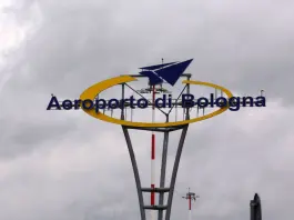 Ruba profumi e occhiali per 5 mila euro all’aeroporto di Bologna, denunciato un cittadino rumeno
