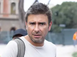 Alessandro Di Battista ricoverato a Cuba. E’ giunto in ospedale in gravi condizioni, ma ha ripreso conoscenza. Pronto un aereo per riportarlo in Italia