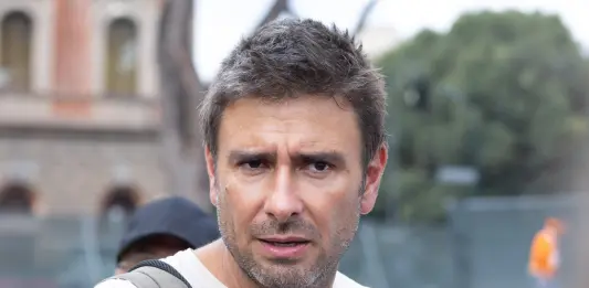Alessandro Di Battista ricoverato a Cuba. E’ giunto in ospedale in gravi condizioni, ma ha ripreso conoscenza. Pronto un aereo per riportarlo in Italia