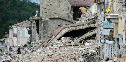10 anni fa il sisma nel Centro Italia, oggi la messa ad Amatrice. Mattarella “Ultimare il risanamento nel più breve tempo possibile”
