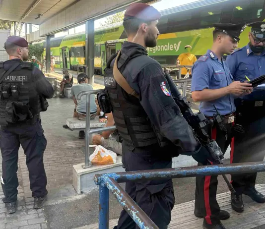 Maxi operazione dei Carabinieri sul litorale di Anzio, tre arresti e sequestro di armi e droga