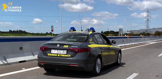 Fermato al casello di Catania-San Gregorio con 2,1 kg di cocaina, arrestato un 68enne / Video