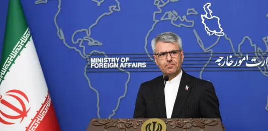 Iran, Baghaei “La scadenza di 60 giorni è diventata completamente irrilevante dopo le violazioni Usa”. Proseguono i colloqui con l’Oman