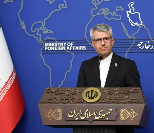 Iran, Baghaei “La scadenza di 60 giorni è diventata completamente irrilevante dopo le violazioni Usa”. Proseguono i colloqui con l’Oman