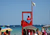 Tragedia in spiaggia nel Savonese, bagnino muore insieme al bagnante che stava cercando di salvare
