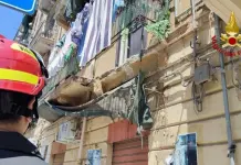 Crolla un balcone a Palermo, grave una donna di 56 anni