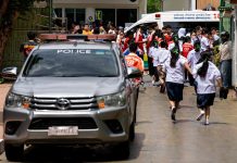 Sparatoria in una scuola vicino Bangkok, diversi morti e feriti