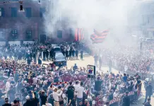 A Milano l’ultimo saluto a Franco Baresi, in migliaia a Sant’Ambrogio per i funerali / Fotogallery e Video